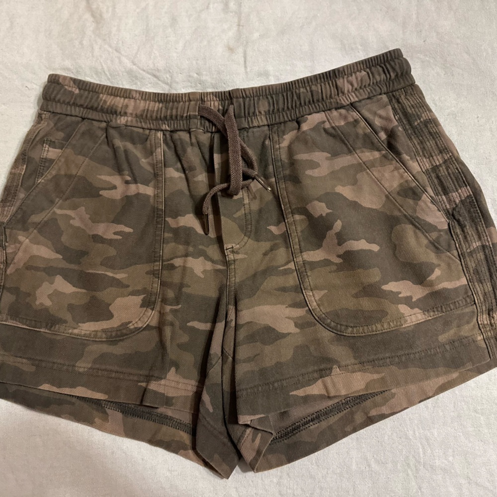 Athleta Camo Farallon Shorts